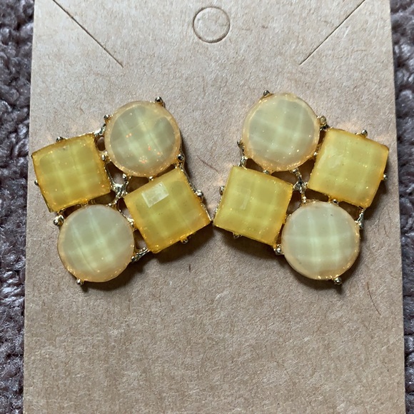 Large studs - Picture 2 of 3